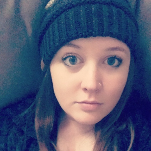 Profile Picture of Quinn Stevens (@quinneyymarie) on Poshmark