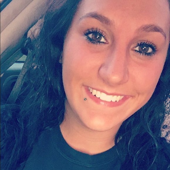 Profile Picture of Carly Sparks (@carlysparks2011) on Poshmark