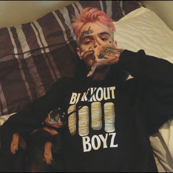 Profile Picture of Austin Fox (@austinjfox) on Poshmark