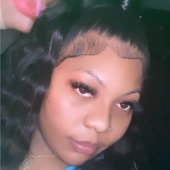 Profile Picture of Simone Simon (@simonesimon) on Poshmark