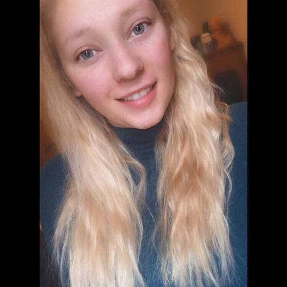 Profile Picture of Emily Brendlinger (@emilysue98) on Poshmark