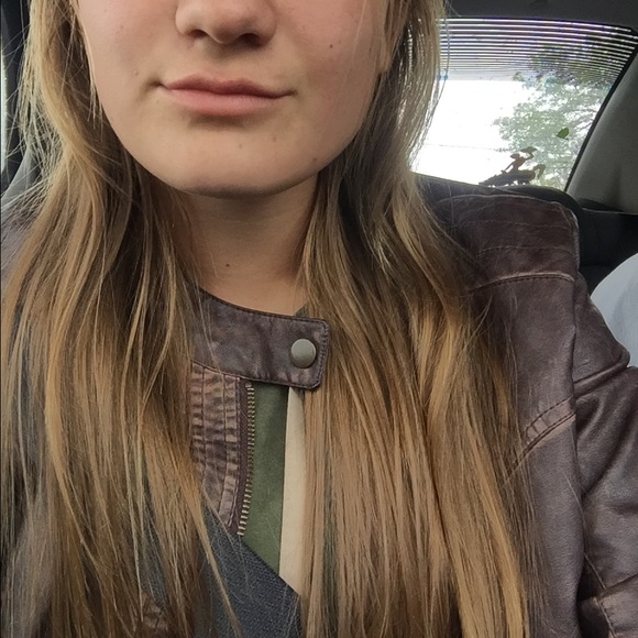 Profile Picture of Mckenna Bomengen (@kennabomengen) on Poshmark