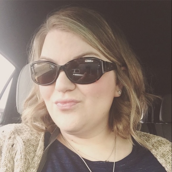 Profile Picture of Erin Wade (@mrsgoo624) on Poshmark