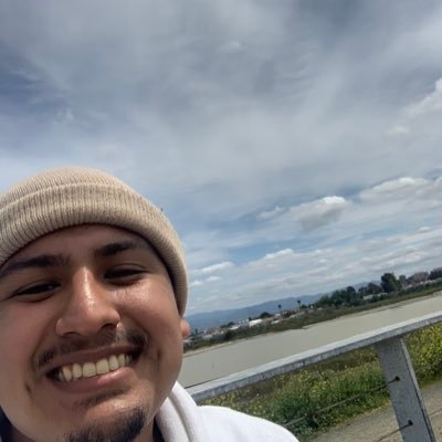 Profile Picture of Isaac Flores  ❄️ 🌬 (@livinbelowzero) on Twitter