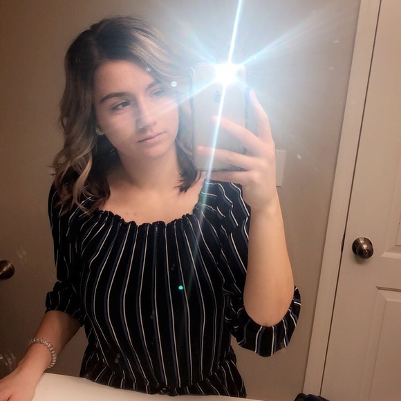 Profile Picture of Kaylee Garren (@kayleegarren) on Poshmark