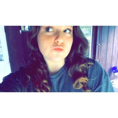 Profile Picture of Julia Reeves🙃 (@JuliaAnnReeves) on Twitter