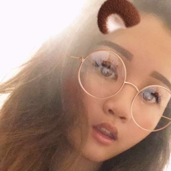 Profile Picture of Christine Luu (@christine_sehun) on Poshmark