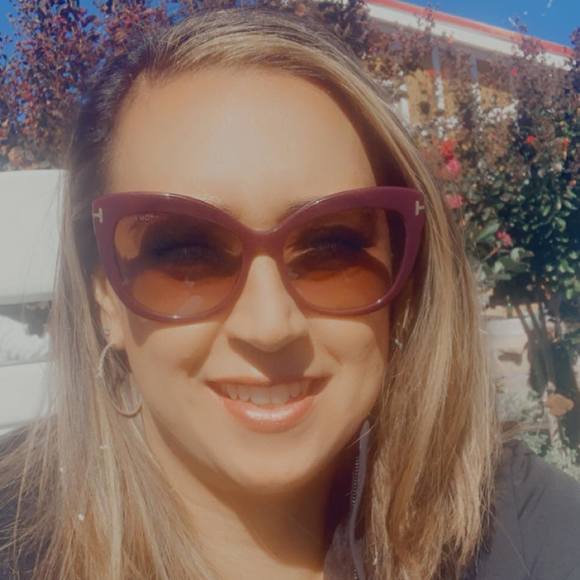 Profile Picture of Stefanie anne Rinaldi (@stefanier8) on Poshmark
