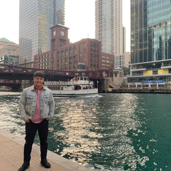 Profile Picture of Sebastian Pérez (@sebasperez27) on Poshmark