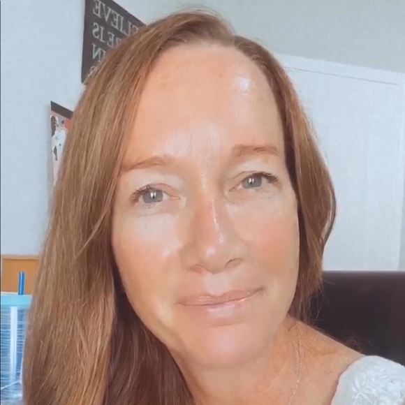 Profile Picture of Victoria Engle (@victoriaengle) on Poshmark