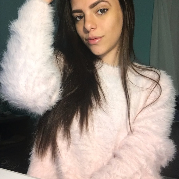 Profile Picture of Ariel Aguilera (@arielaguilera_) on Poshmark