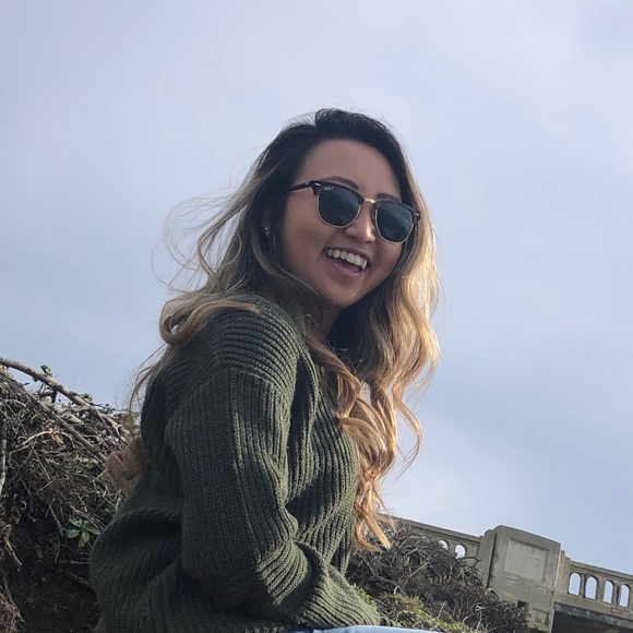 Profile Picture of Crystal Kim (@ckayyy123) on Poshmark