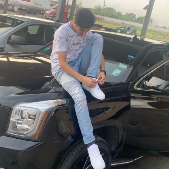 Profile Picture of Basharat Khan (@basharatt123) on Poshmark