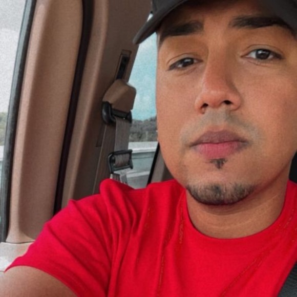 Profile Picture of Omar Roman (@omarroman958) on Poshmark