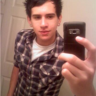 Profile Picture of Ryan Wayne (@soft_batch) on Twitter