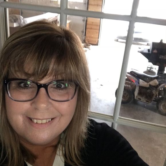 Profile Picture of Jodi Schmid (@jschmid12) on Poshmark