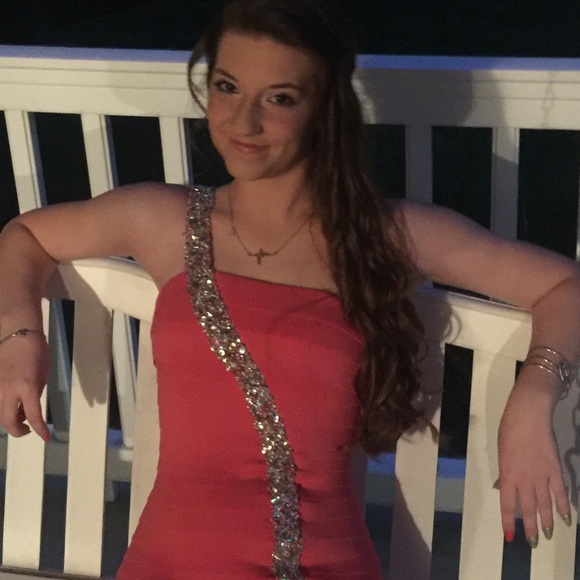 Profile Picture of Jade Cox (@qveen_jade) on Poshmark