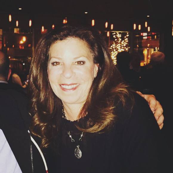 Profile Picture of Lisa Rosenberg (@lisaroenberg) on Poshmark