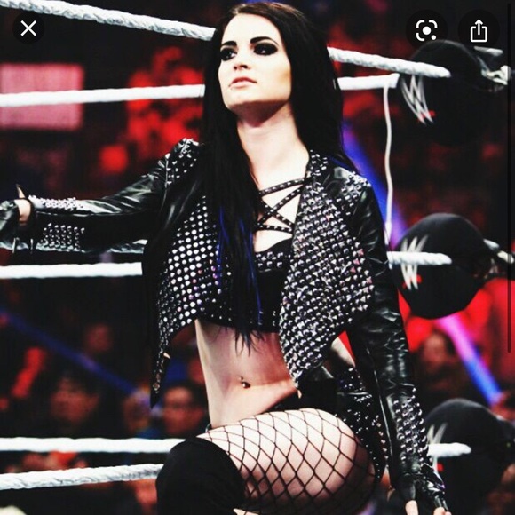 Profile Picture of Eva Vaughn (@eva1424) on Poshmark