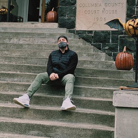 Profile Picture of Patrick Chiotti (@patrickchiotti6) on Poshmark