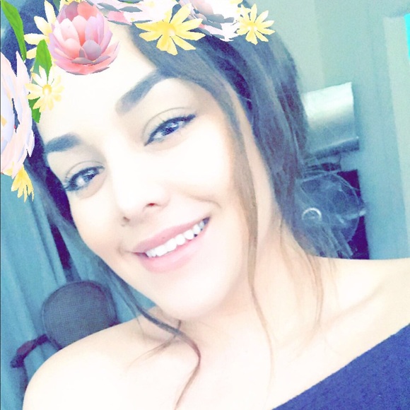 Profile Picture of Itzel Aguilera (@itzelaguileraa) on Poshmark