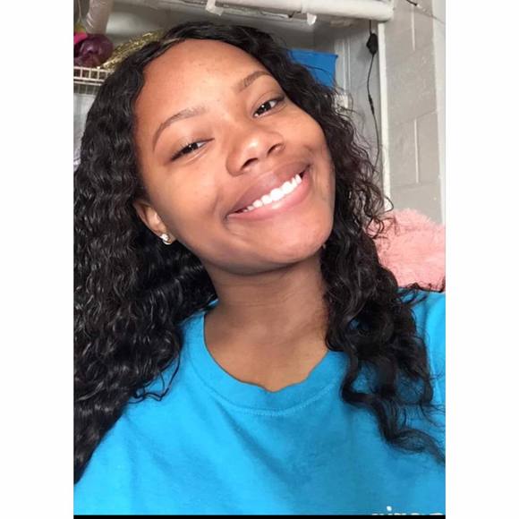 Profile Picture of Mya Elmandorf (@samiaya112334) on Poshmark