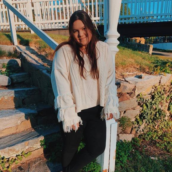 Profile Picture of Kylie Sapack (@kyliesapack) on Poshmark