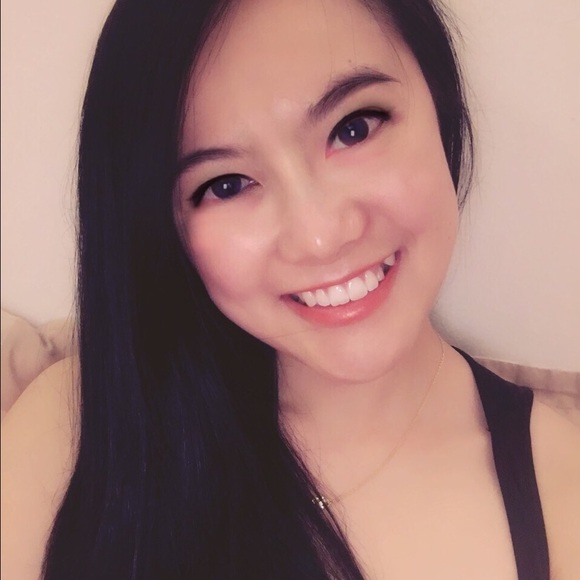 Profile Picture of Yuling Hsiung (@yami0717) on Poshmark