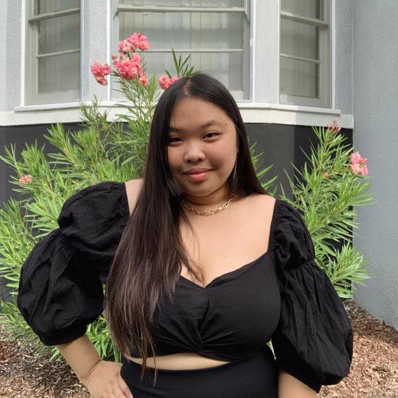 Profile Picture of Jennifer Tang (@jtangdynasty) on Poshmark