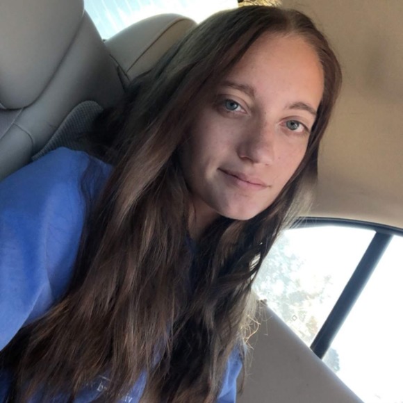 Profile Picture of Kaylee Veazey (@kayleeveazey) on Poshmark