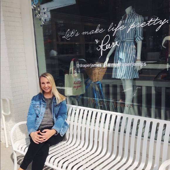 Profile Picture of Kelly Simunich (@kellysim12) on Poshmark