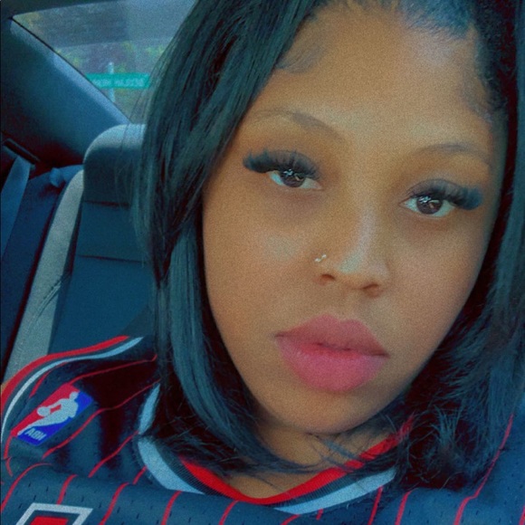 Profile Picture of Ashly Hall (@ashlyh605) on Poshmark