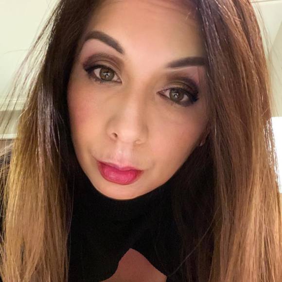 Profile Picture of Rowena Ragon (@weng_asuncion69) on Poshmark