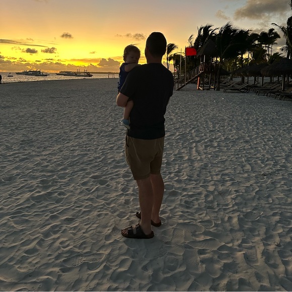 Profile Picture of David Trenholm (@d_trenholm09) on Poshmark