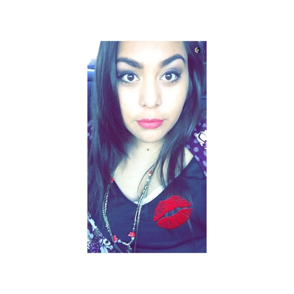 Profile Picture of Vanessa Macias (@macias96) on Poshmark