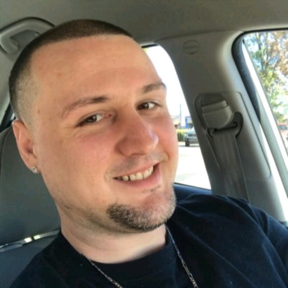 Profile Picture of Pierre Williams (@pierrlliams) on Poshmark