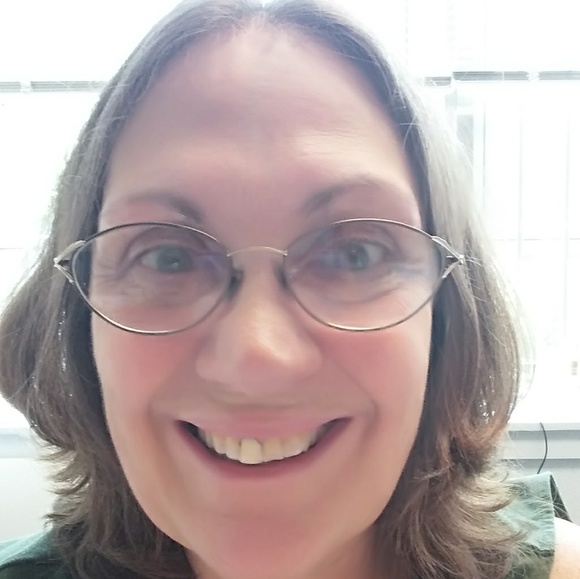 Lisa Wiedower - Poshmark Profile Picture of Lisa Wiedower (@ejwiedower) on Poshmark