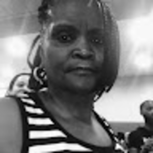 Profile Picture of Burnetta Harris (@burnettacharris) on Poshmark