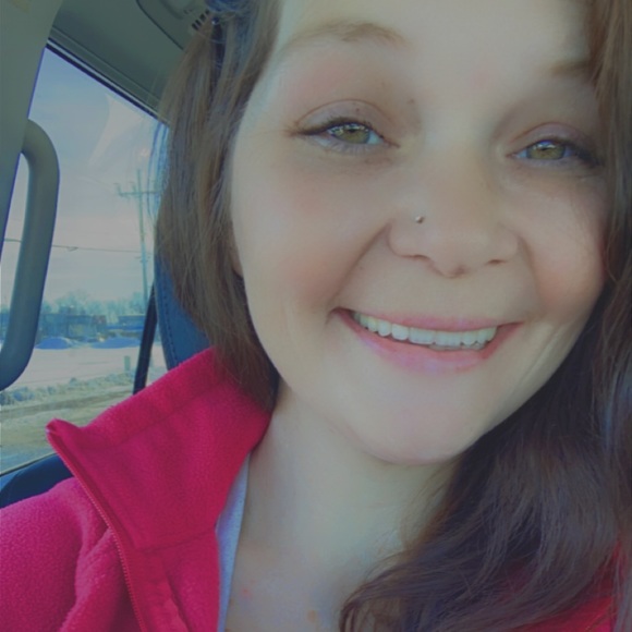 Profile Picture of Kayleen Sharp (@kayleensharp) on Poshmark