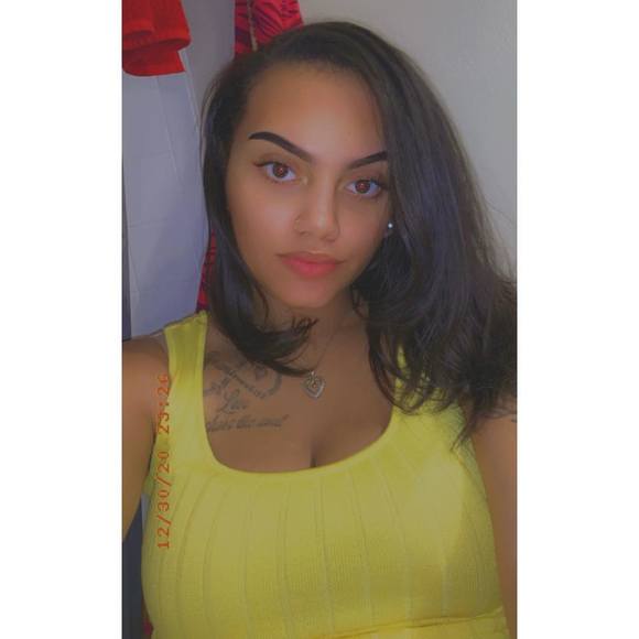 Profile Picture of Danielle Lorraine (@dlorraine44) on Poshmark