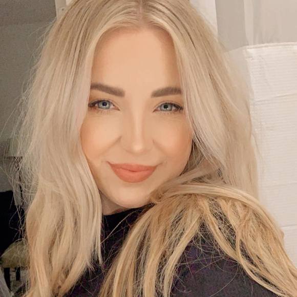 Profile Picture of Chelsea Singleton (@chsingle) on Poshmark