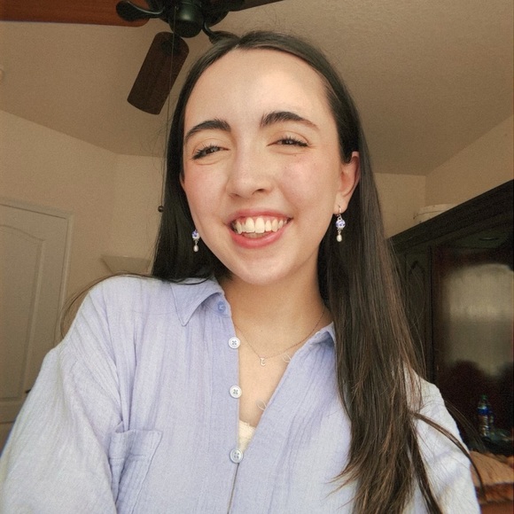 Profile Picture of Jennifer Efting (@jenniferefting) on Poshmark