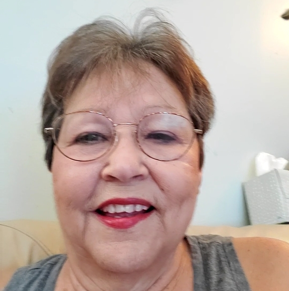 Profile Picture of Paula Mann (@paulamnn) on Poshmark