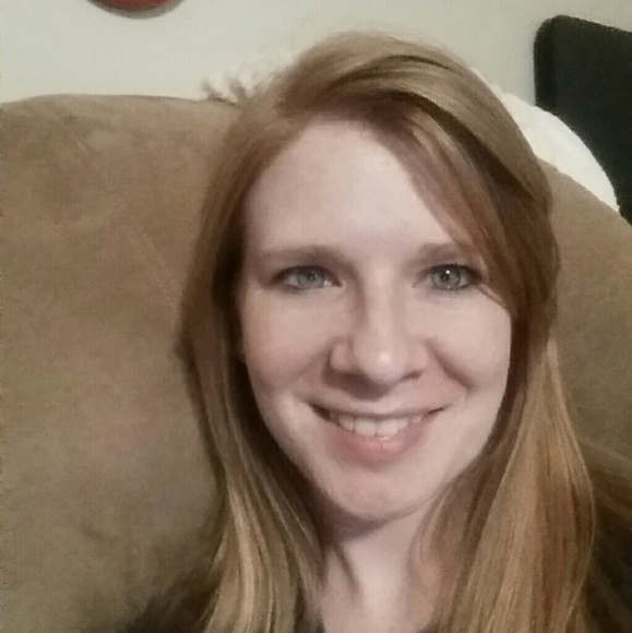 Profile Picture of Jennifer Buzbee (@jbuzbe00) on Poshmark