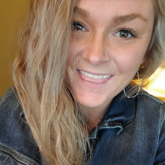 Profile Picture of Christine Furey (@christinefurey) on Poshmark