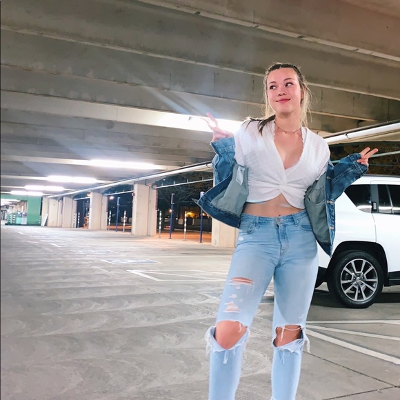 Profile Picture of Anaelle Depoint (@anaelledep) on Poshmark