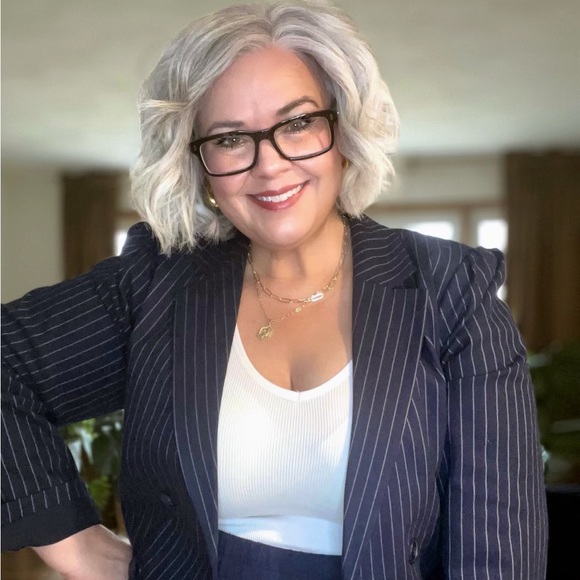 Profile Picture of Cathy Washkowiak (@cathywashkowiak) on Poshmark