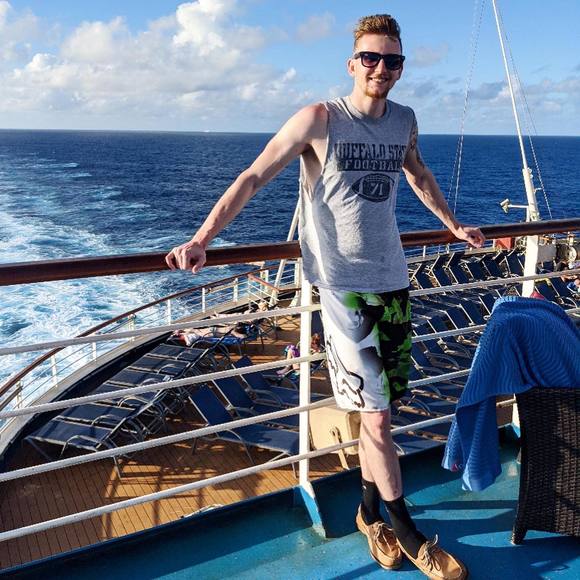 Profile Picture of Josh Dailey (@joshdailey) on Poshmark