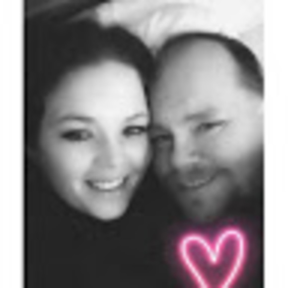 Profile Picture of Shanan lee Watters (@shanan0509) on Poshmark