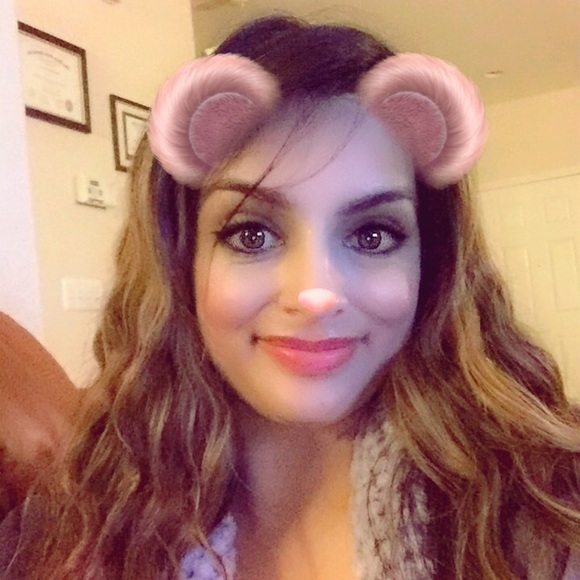 Profile Picture of Rose Alemi (@roseynurah) on Poshmark